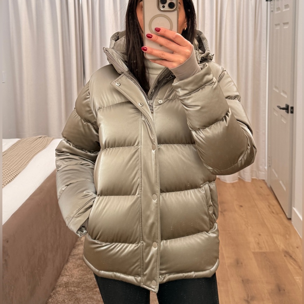 Aritzia The Super Puff Liquid Shine - Picture 4 of 14